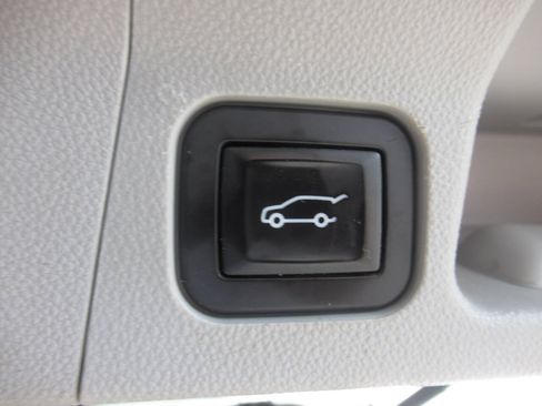 Used 2017 GMC Acadia SLE AWD/4WD image 16