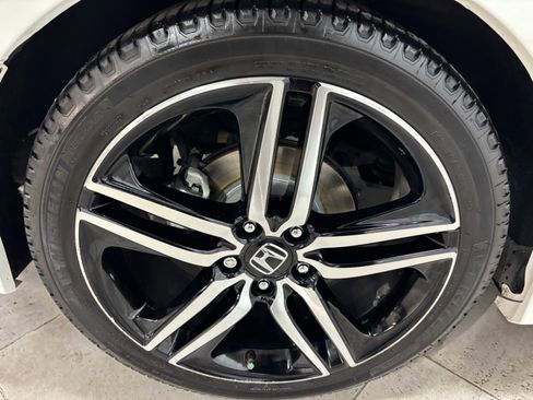 Used 2017 Honda Accord Touring image 10