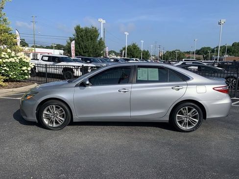 Used 2015 Toyota Camry SE w/ Moonroof Package FWD image 5