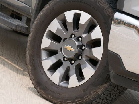 Used 2025 Chevrolet Silverado 2500 LT w/ Texas Edition AWD/4WD image 11