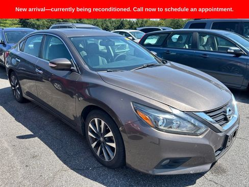 Used 2016 Nissan Altima 2.5 SL w/ 2.5 Technology w/LED Package FWD image 4
