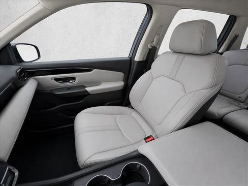 Used 2024 Honda Pilot Touring image 11