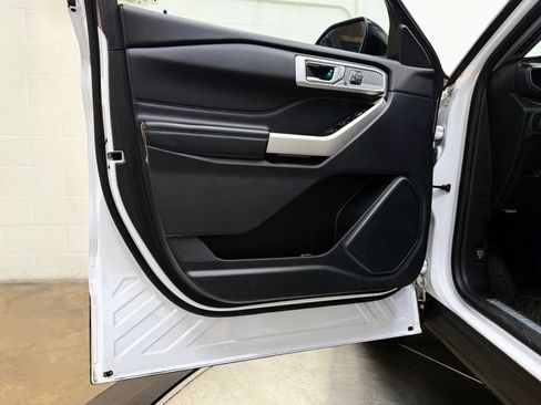 Used 2021 Ford Explorer Limited w/ Equipment Group 301A image 12