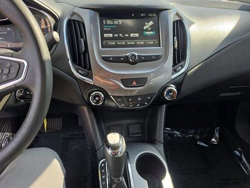 Used 2018 Chevrolet Cruze LT image 16