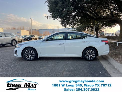 Used 2024 Nissan Altima 2.5 SV FWD image 4
