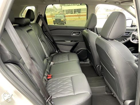 New 2026 Nissan Rogue Platinum image 19