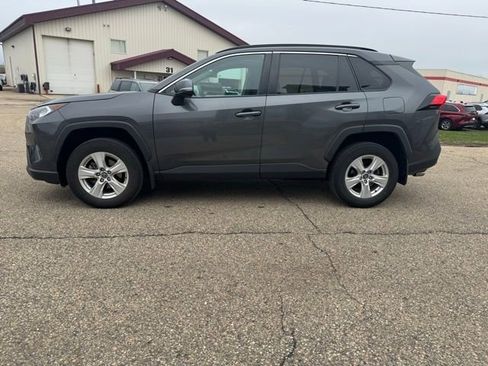 Used 2021 Toyota RAV4 XLE w/ Convenience Package image 16