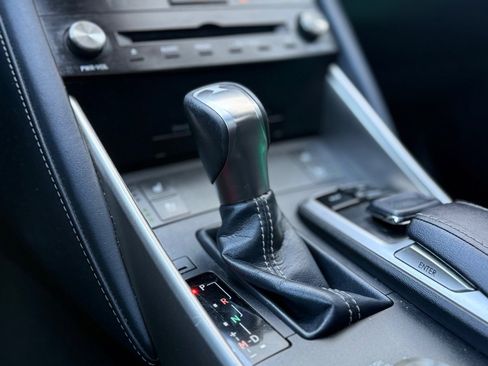 Used 2018 Lexus IS 300 w/ Comfort Package RWD image 34