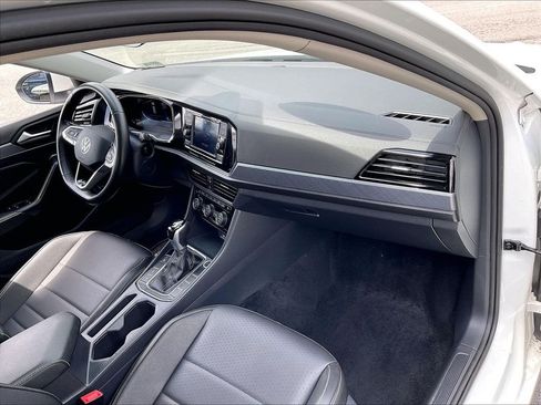 Used 2024 Volkswagen Jetta SE FWD image 14