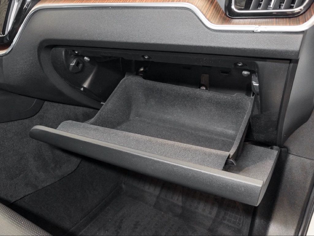 Used 2024 Volvo XC60 T8 Ultimate w/ Protection Package Premier AWD/4WD image 21