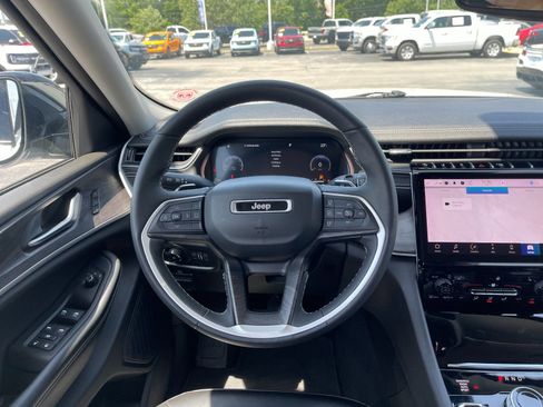 Used 2023 Jeep Grand Cherokee Limited AWD/4WD image 16