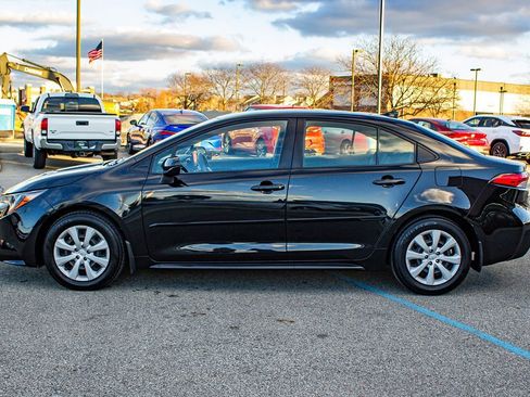 Used 2022 Toyota Corolla LE w/ Carpet Mat Package (TMS) image 5