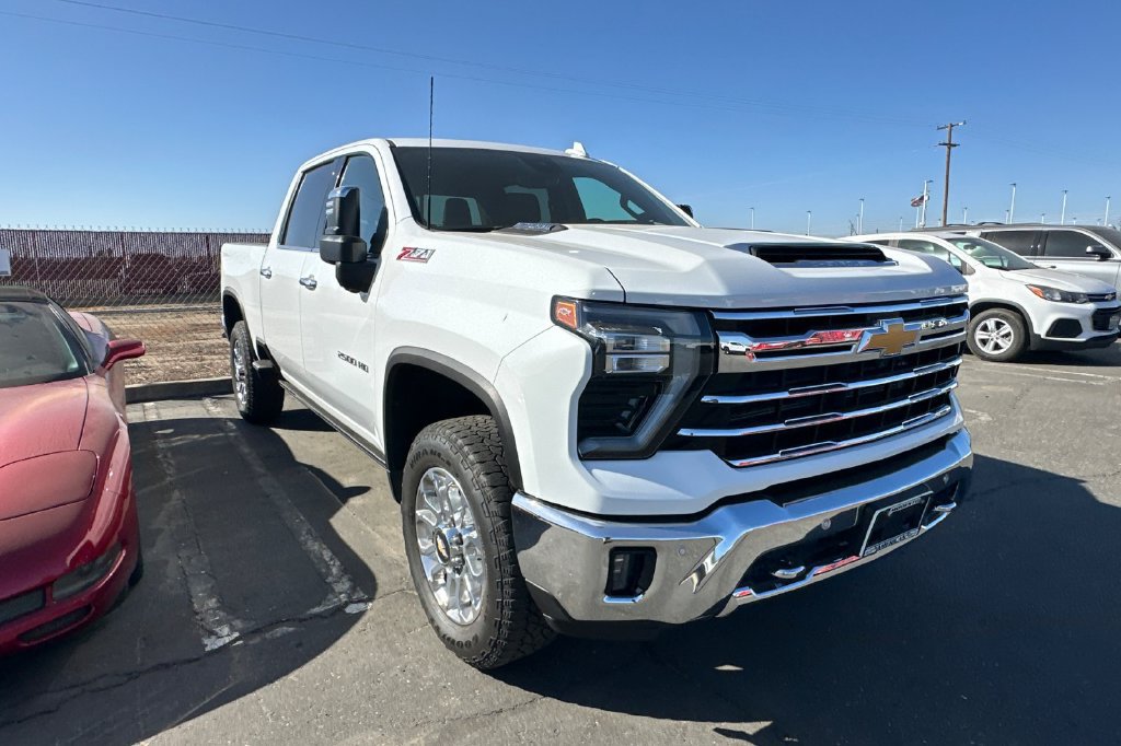 Used 2024 Chevrolet Silverado 2500 LTZ w/ LTZ Plus Package AWD/4WD image 2