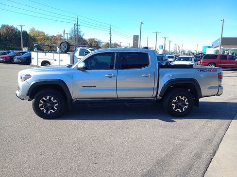 Used 2022 Toyota Tacoma TRD Off-Road image 4