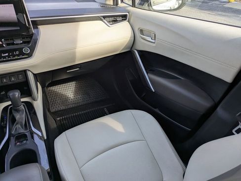 Used 2024 Toyota Corolla Cross XLE image 33