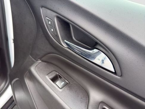 Used 2018 Chevrolet Equinox LT FWD image 14