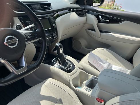 Used 2019 Nissan Rogue Sport SL w/ Premium Package FWD image 19