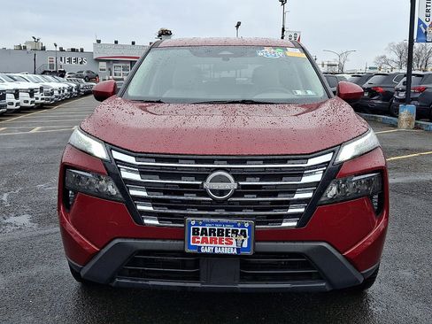 Used 2025 Nissan Rogue SV image 2