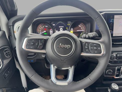 Used 2025 Jeep Wrangler Unlimited Sahara image 13