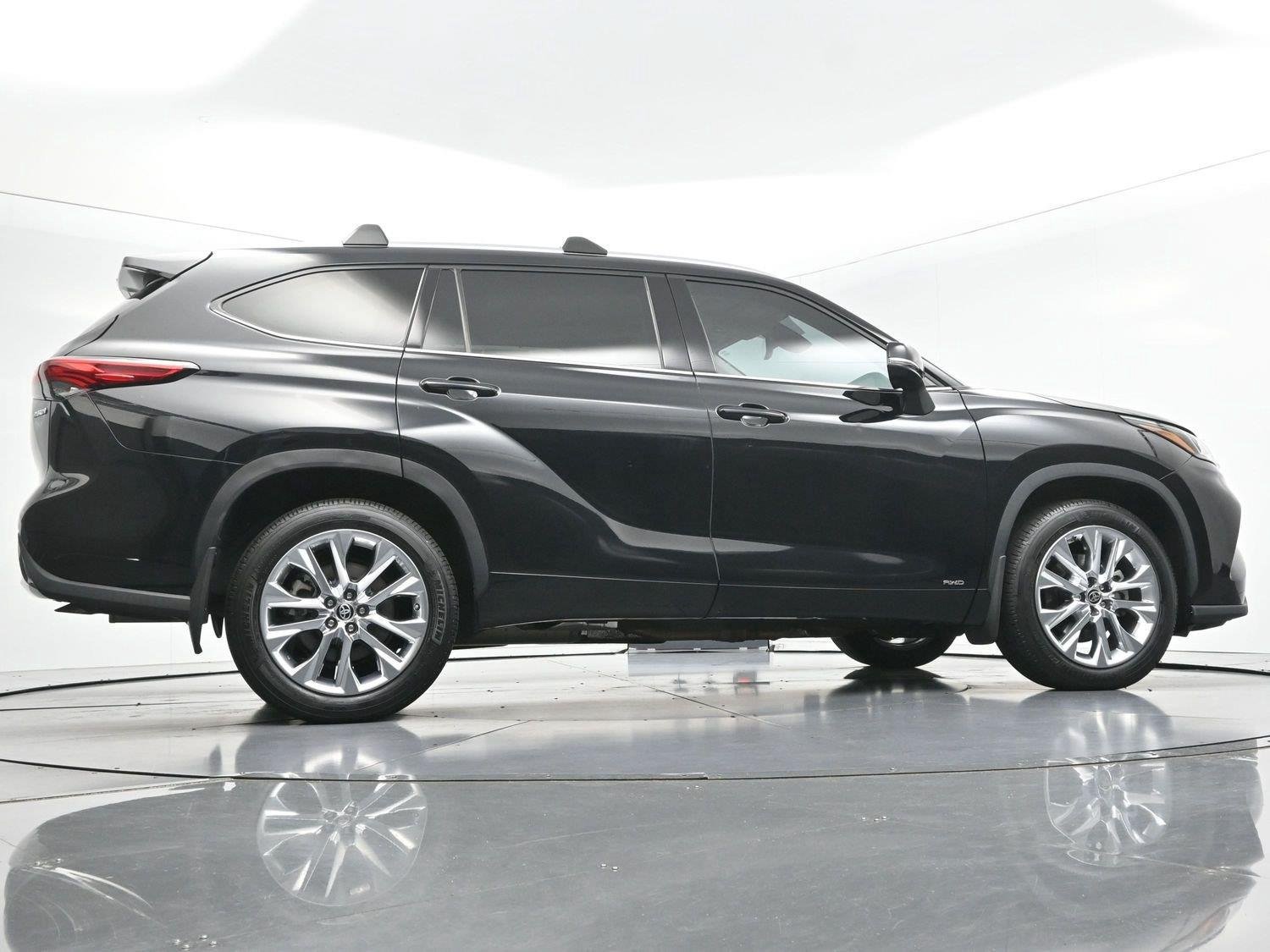 Used 2023 Toyota Highlander Limited AWD/4WD image 60