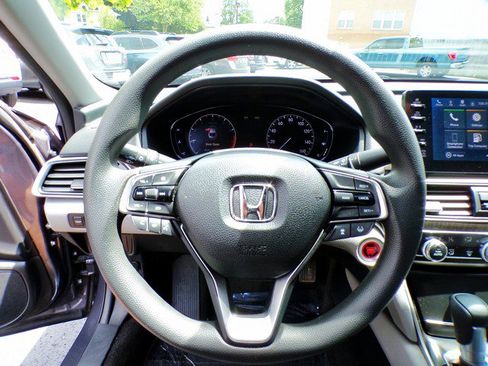 Used 2018 Honda Accord EX image 12