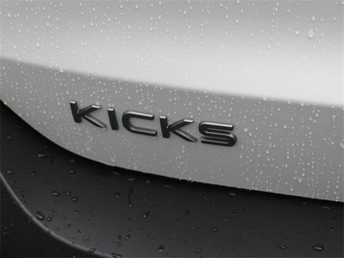 New 2025 Nissan Kicks SR w/ SR Premium Package image 14