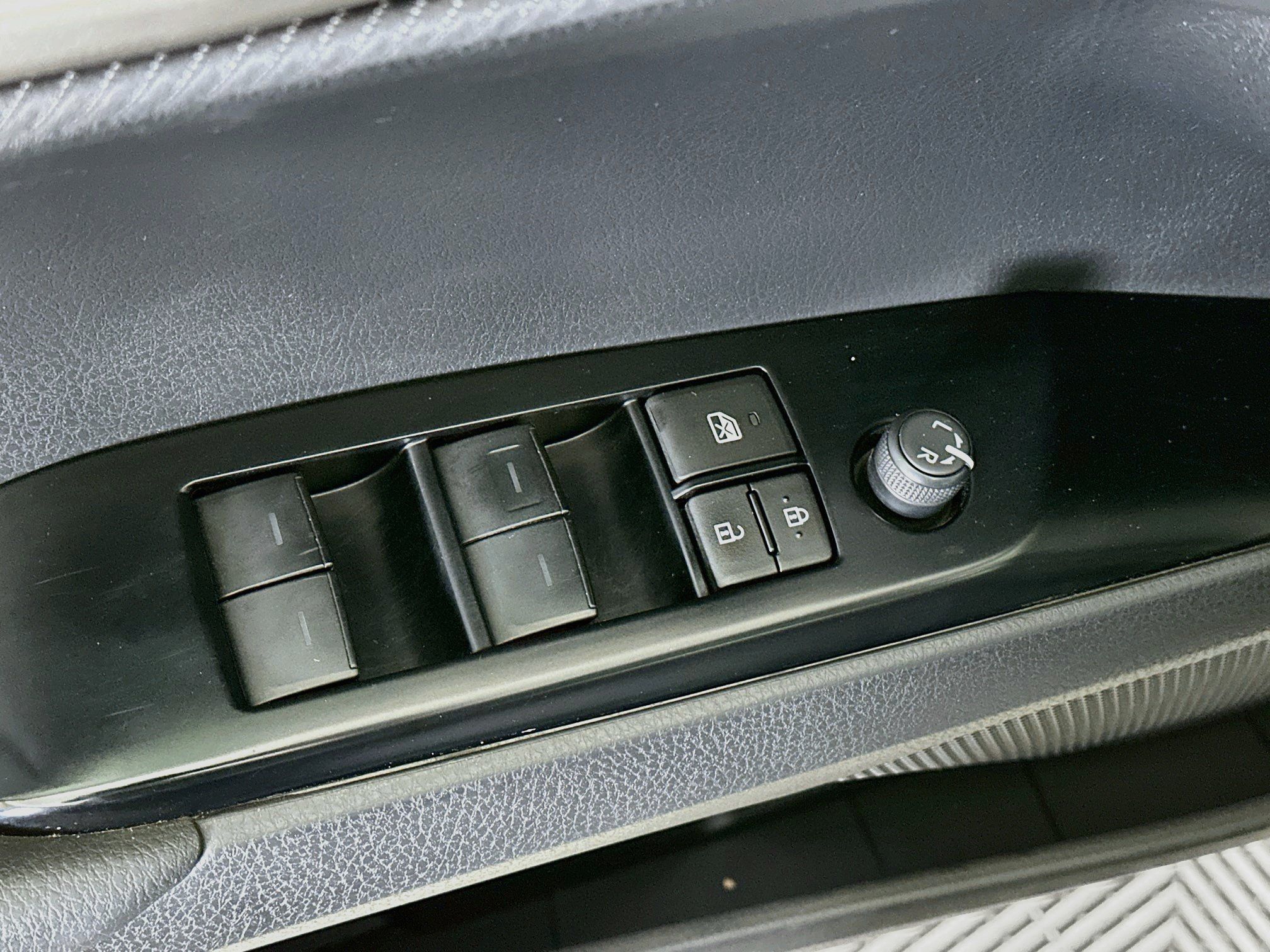 Used 2025 Toyota Camry SE w/ Multimedia Upgrade Package FWD image 15