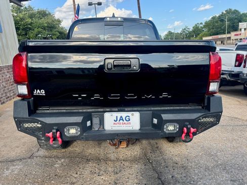 Used 2021 Toyota Tacoma SR5 w/ Technology Package AWD/4WD image 11