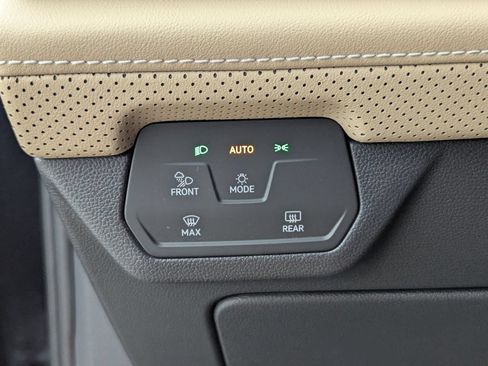 Certified 2025 Volkswagen Atlas Cross Sport SE FWD image 27