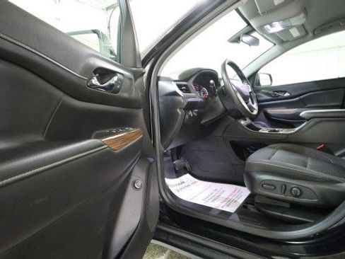 Used 2021 GMC Acadia SLE w/ Driver Convenience Package FWD image 9