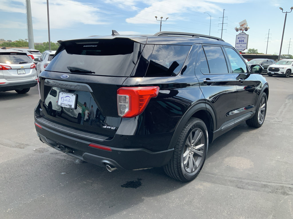 Used 2023 Ford Explorer XLT w/ Equipment Group 202A AWD/4WD image 6