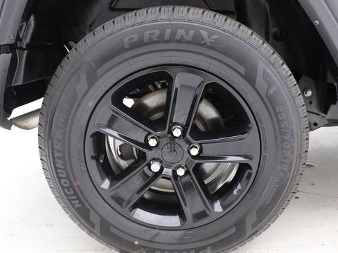 Used 2022 Jeep Wrangler Unlimited Sahara AWD/4WD image 9
