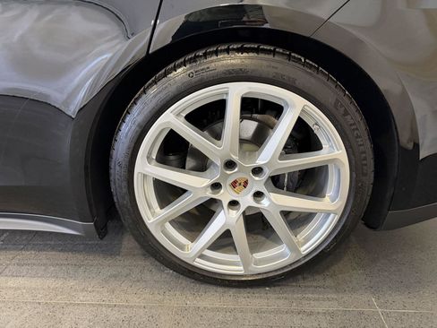 Used 2025 Porsche Panamera 4 image 11