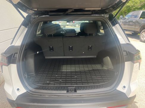 Used 2025 Chevrolet Equinox LT image 10