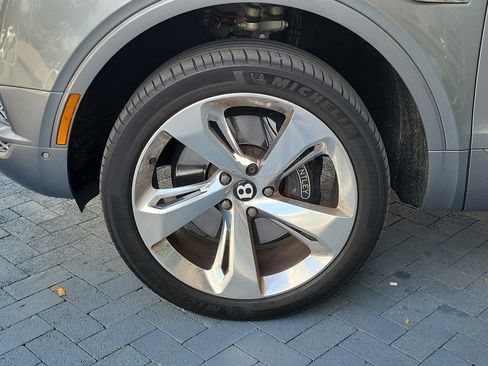 Used 2018 Bentley Bentayga Activity AWD/4WD image 6