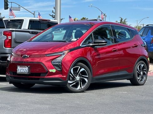 Used 2023 Chevrolet Bolt LT w/ Infotainment Package FWD image 9