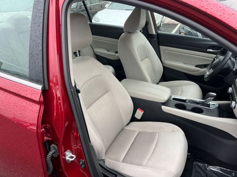 Used 2025 Nissan Altima 2.5 SV image 36