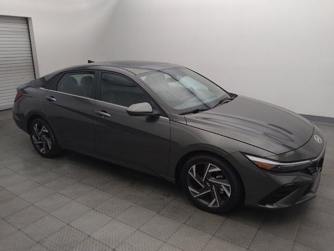 Used 2025 Hyundai Elantra SEL FWD image 11