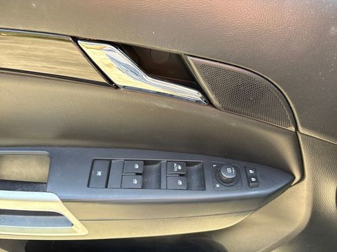 Used 2015 Chevrolet Captiva Sport LTZ image 17