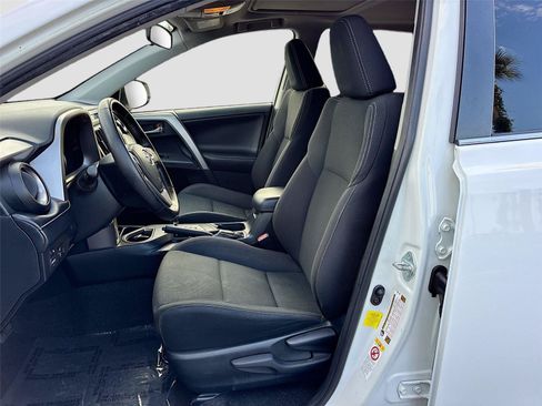 Used 2018 Toyota RAV4 XLE FWD image 19