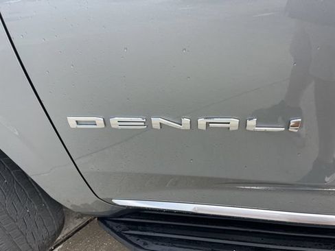 Used 2025 GMC Yukon Denali AWD/4WD image 3