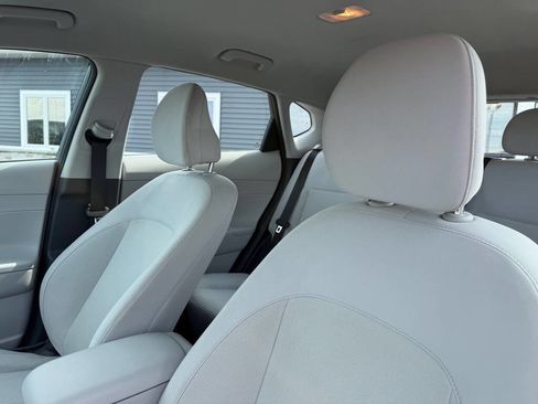 Used 2024 Hyundai Kona SE image 12