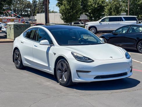 Used 2018 Tesla Model 3 Long Range RWD image 5