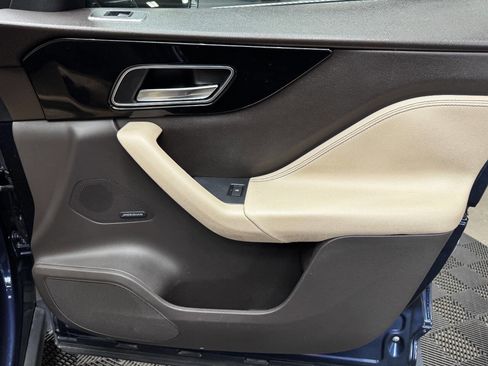 Used 2017 Jaguar F-PACE Prestige image 57