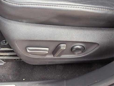 Used 2021 Toyota Highlander Limited image 23