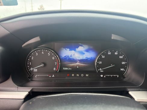 Used 2021 Ford Explorer XLT w/ Equipment Group 202A AWD/4WD image 11