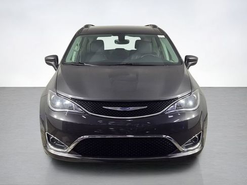 Used 2019 Chrysler Pacifica Touring-L Plus w/ Tire & Wheel Group FWD image 8