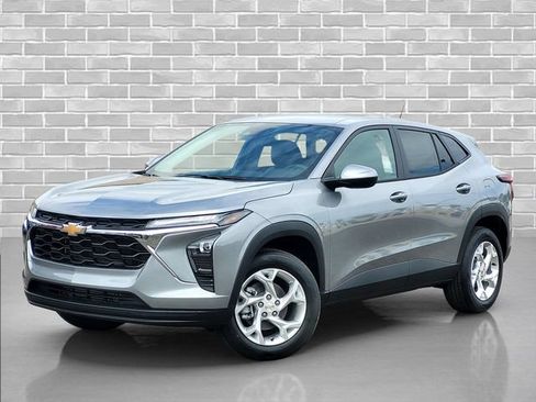 New 2026 Chevrolet Trax LS w/ LS Convenience Package FWD image 2