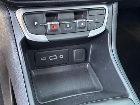Used 2024 GMC Terrain SLE w/ Driver Convenience Package FWD image 21
