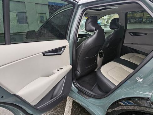 Certified 2023 Kia Niro Wave w/ Wave Preserve Package image 17